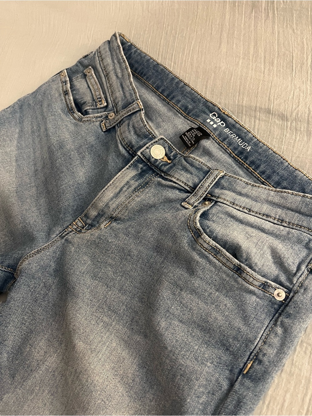 Gap light denim Bermuda shorts size 8 - Picture 2 of 5